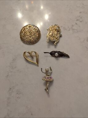 Gold-Tone Mixed Brooch Set - Five-Piece Womens Accessory Collection